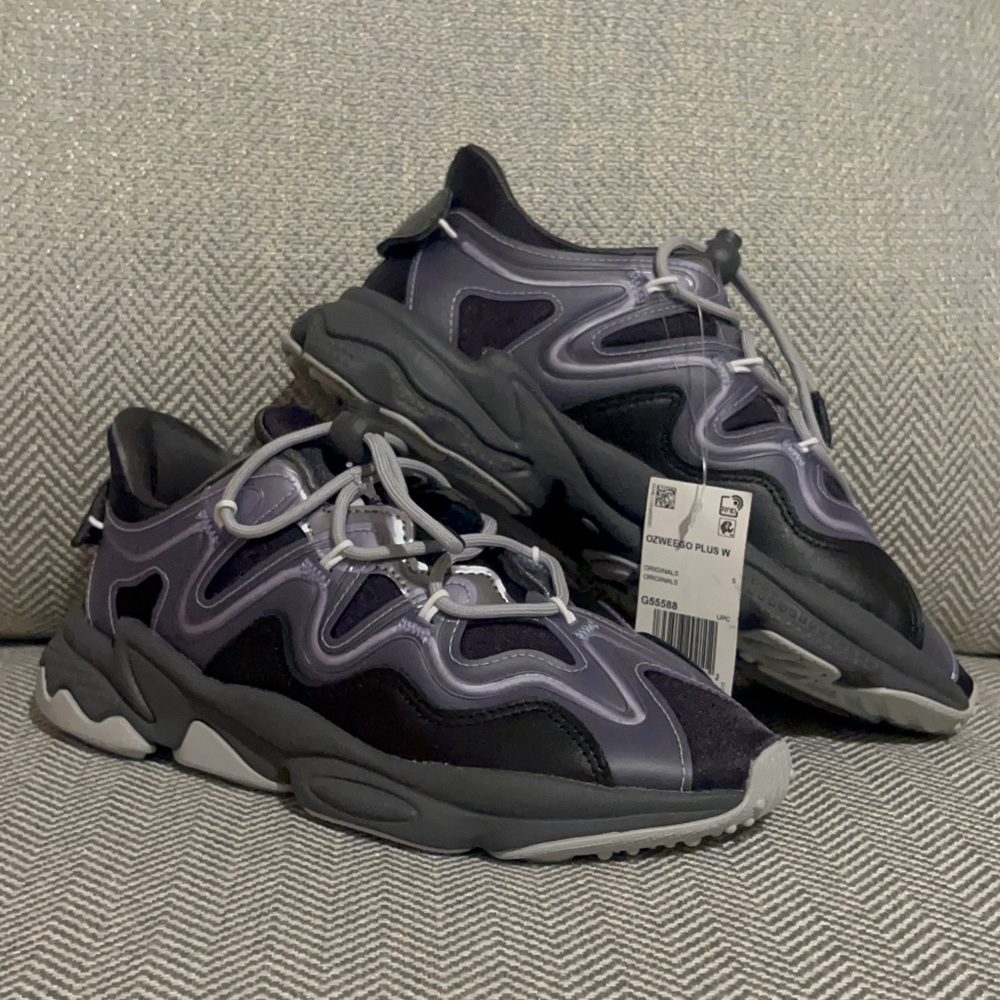 NEW ADIDAS OZWEEGO PLUS BLACK DUST PURPLE WOMEN’S size 6.5 AUTHENTIC